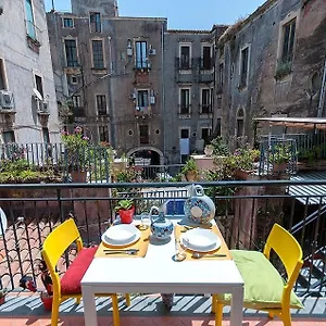 vulcano-apartment.catania-hotels.net/